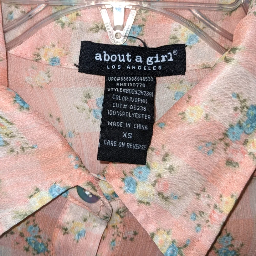 About A Girl XS Long Sleeve Button Down Blouse Pastel Gingham & Roses - Picture 2 of 7